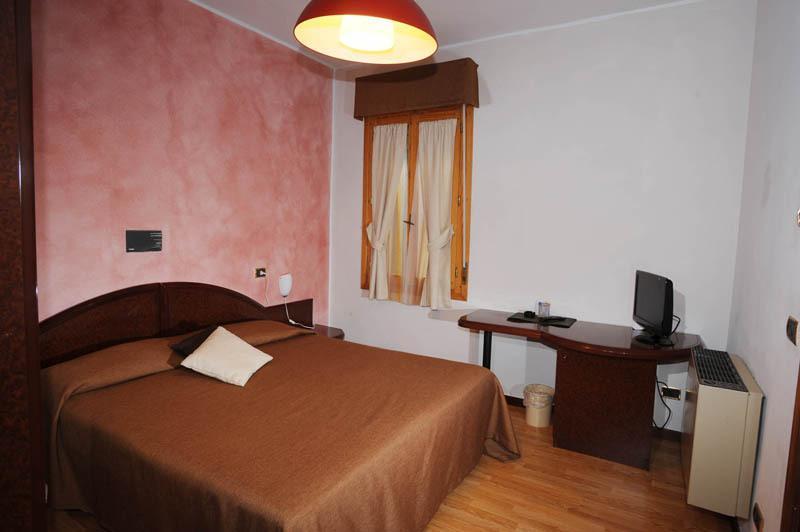 Drake Hotell Maranello Rum bild