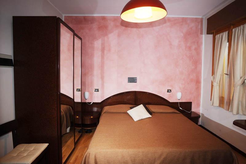Drake Hotell Maranello Rum bild