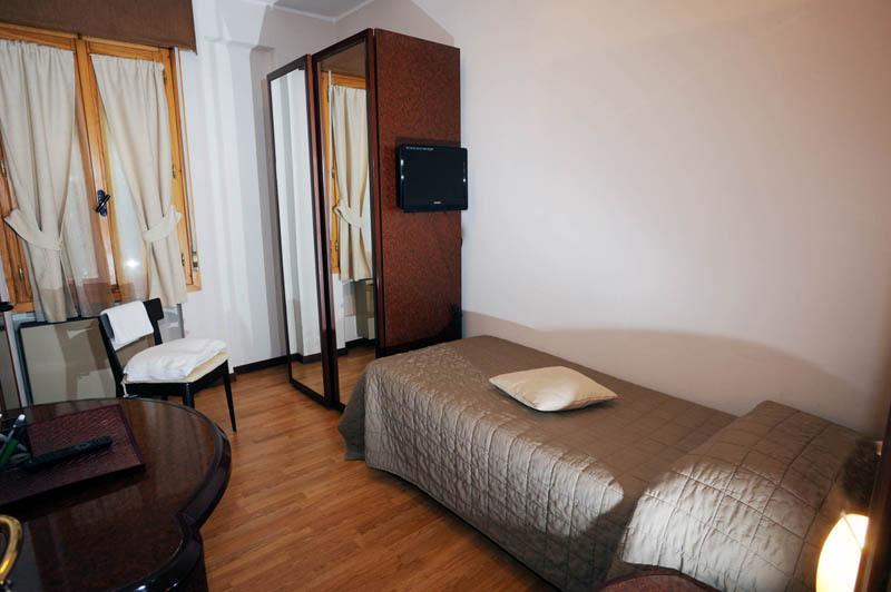 Drake Hotell Maranello Rum bild